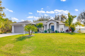 Private Yard and Screened Patio Sunny Sebastian Gem